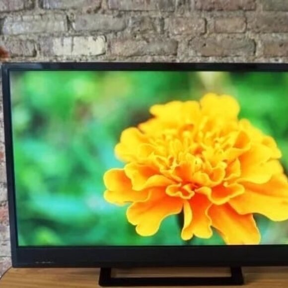 Vizio E241i-A1 is a 24-inch LCD HDTV with a native resolution of 1920x1080 - Picture 1 of 9
